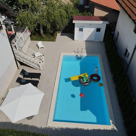Villa Mina Kladovo, 5-Bedroom Villa With Pool For Up To 12 People المظهر الخارجي الصورة